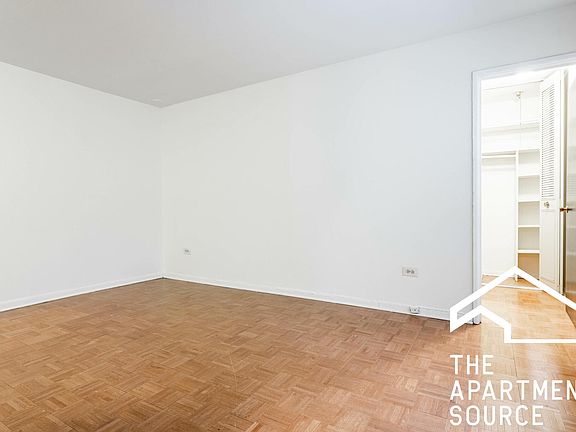 3rd image of 3165 N Cambridge Ave #208