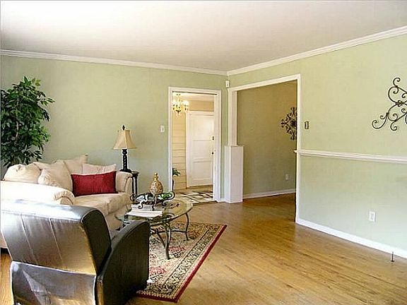 4th image of 2105 Morning Glory Ave