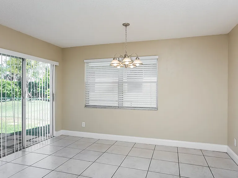 2314 SW 135th Ave — Photo 4