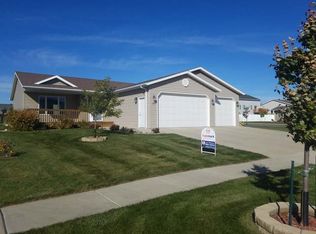 930 Canada Ave, Bismarck, ND 58503