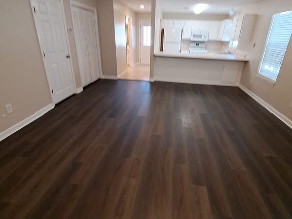 2nd image of 5518 Beach Dr #1