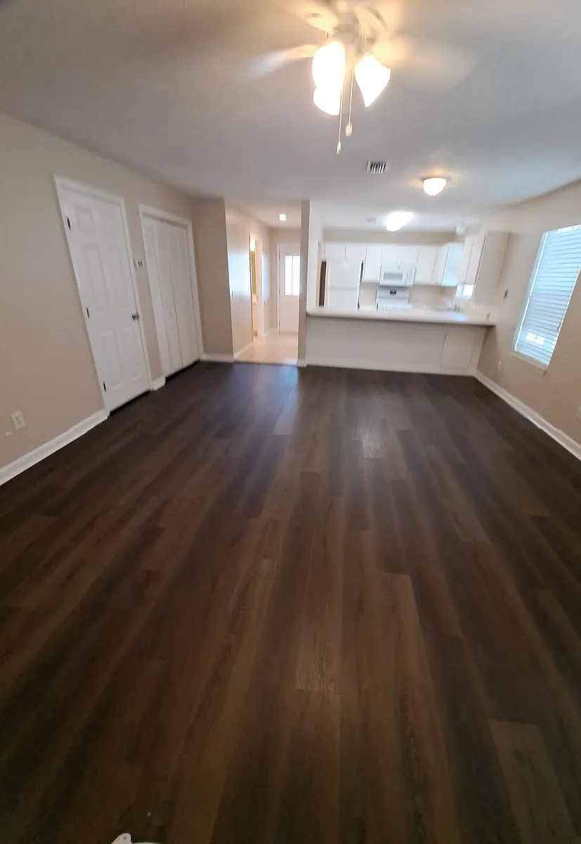 Building Photo - 5518 Beach Dr #1