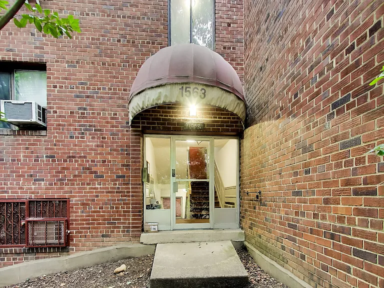 1563 N Colonial Ter #401 — Photo 18