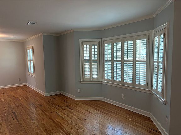 2nd image of 562 Fort Johnson Rd