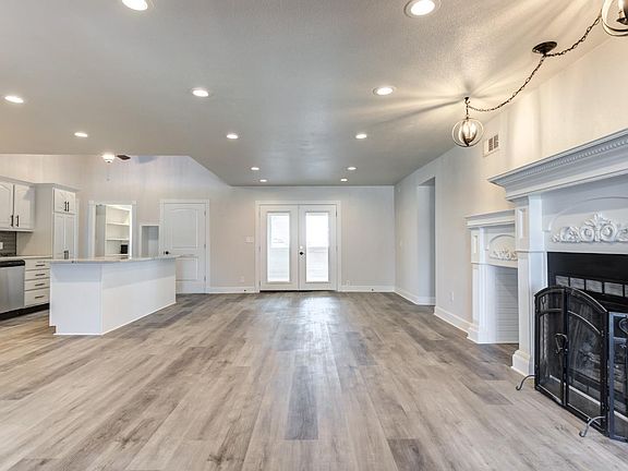 4th image of 2601 Saratoga Ave
