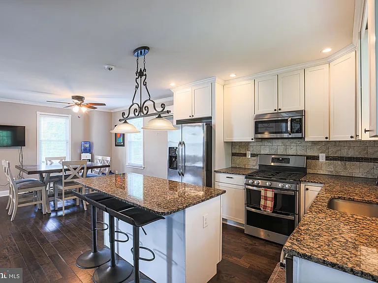 215 Clarendon Ave — Photo 28