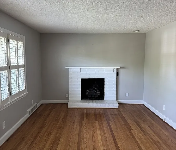 2810 Deerwood Dr — Photo 4