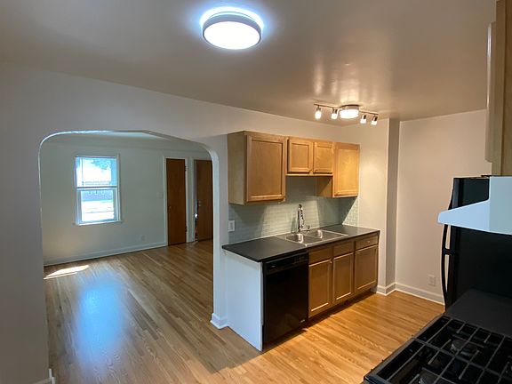 4th image of 4152 46th Ave S #1