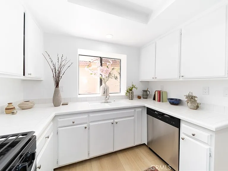 4365 McLaughlin Ave #4 — Photo 5