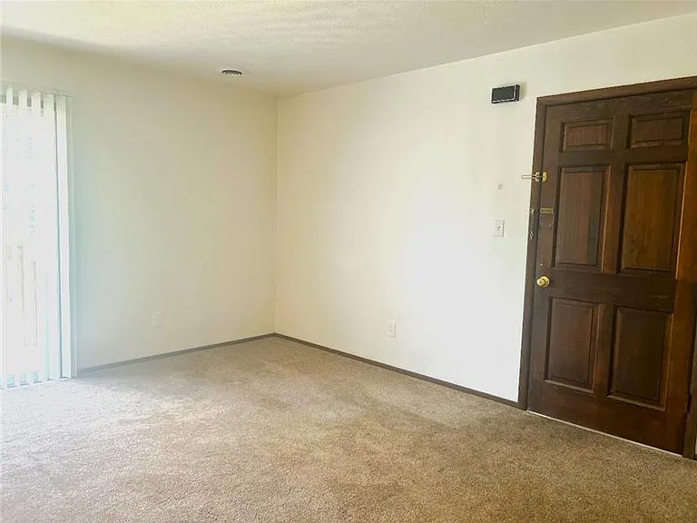 105 Wildwood Dr #4 — Photo 2