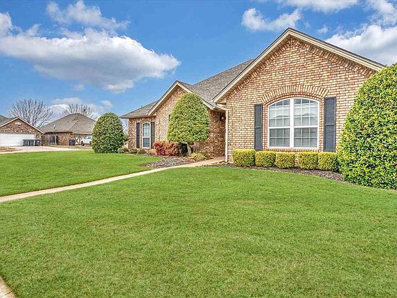 2nd image of 3602 NE Fieldcrest Dr