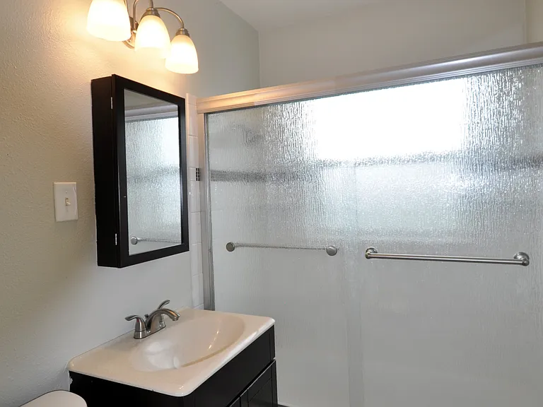 2525 Olive St — Photo 9