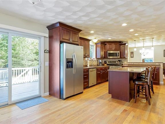 5th image of 301 Mulberry Dr
