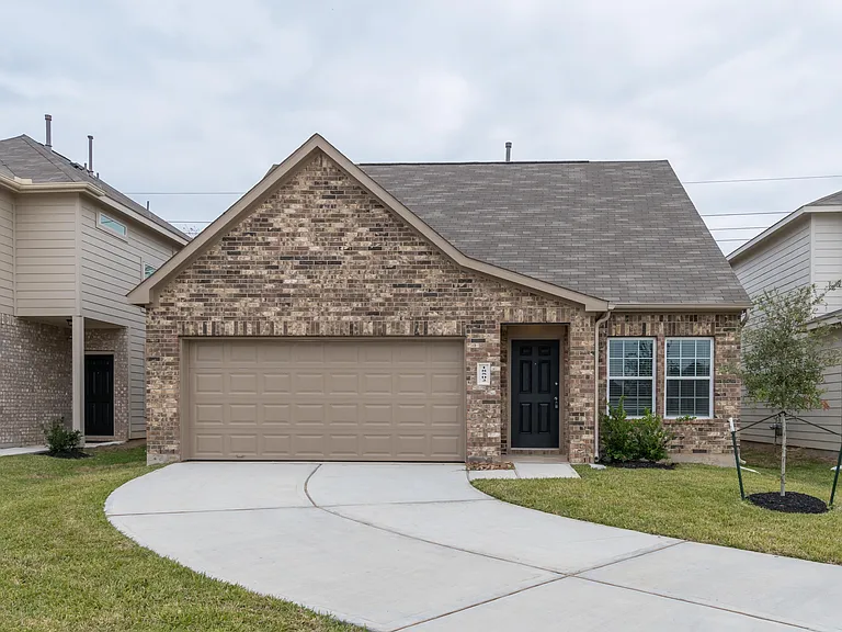 18502 Boomi Ravine Trl — Photo 1