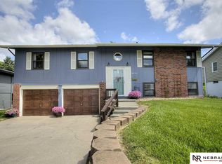 9556 Weir St, Omaha, NE 68127