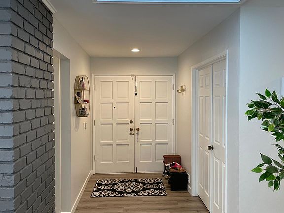 4th image of 1146 Old Oak Dr