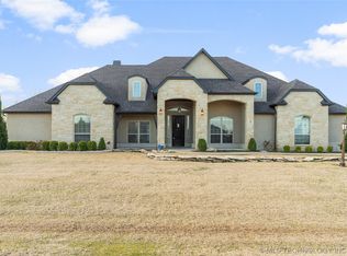 18430 E Persimmon Ln, Owasso, OK 74055