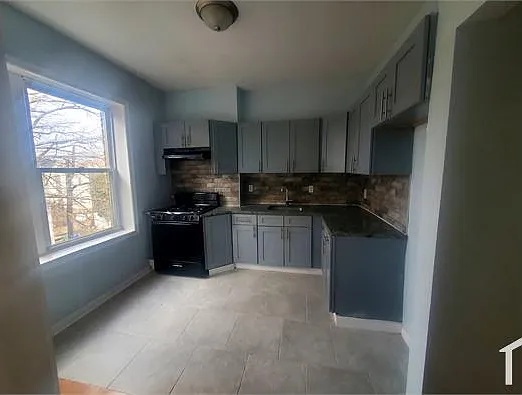 3 bed, $2,100 — Photo 4