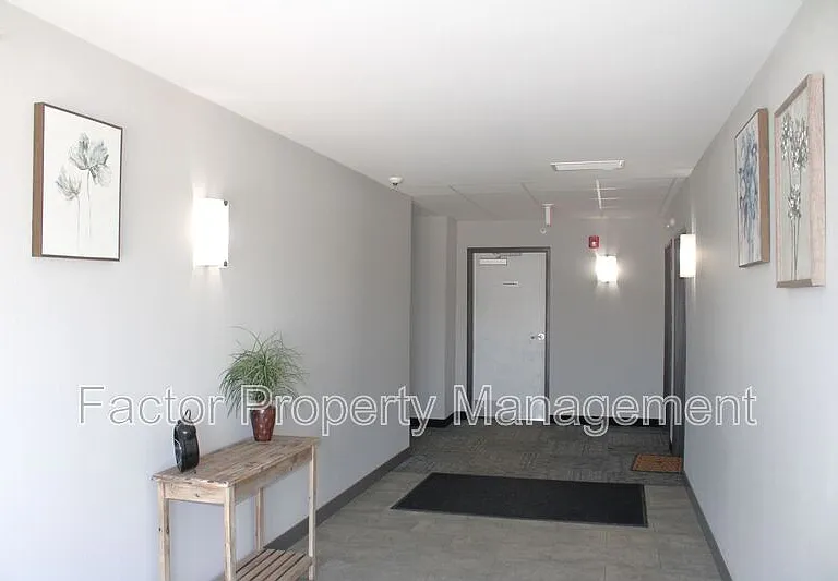 561 Elk St S — Photo 10