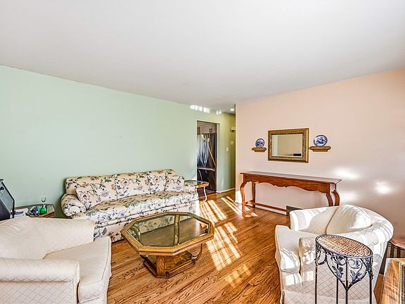 5th image of 2225 Saratoga Dr