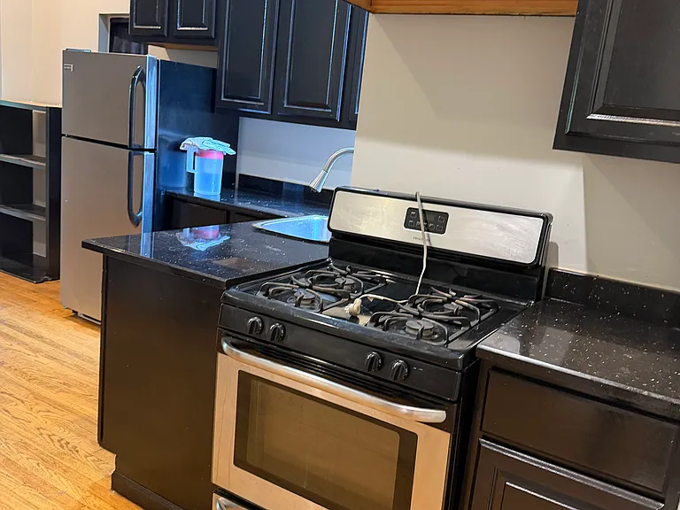 2457 W Adams St #2 — Photo 6