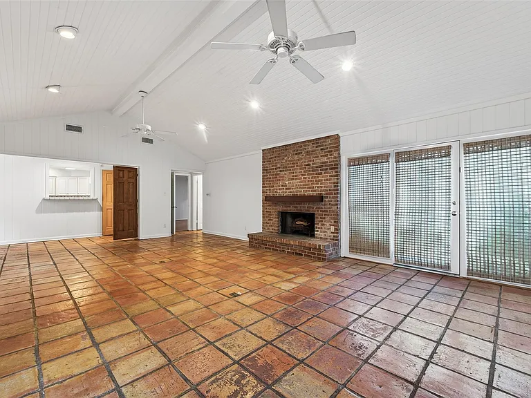 5643 Piping Rock Ln — Photo 28