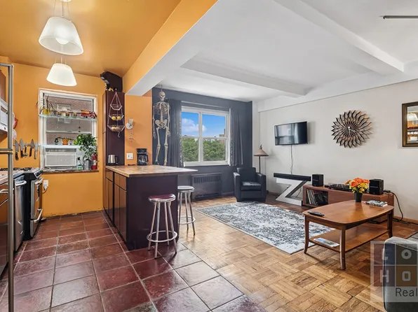 550 Grand Street J7G image 3 of 14