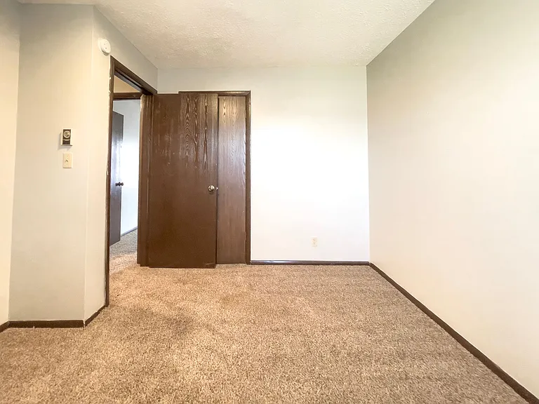 East Memorial Apartments — Photo 52