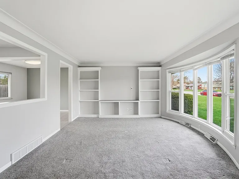 5159 Grosse Point Pkwy — Photo 6