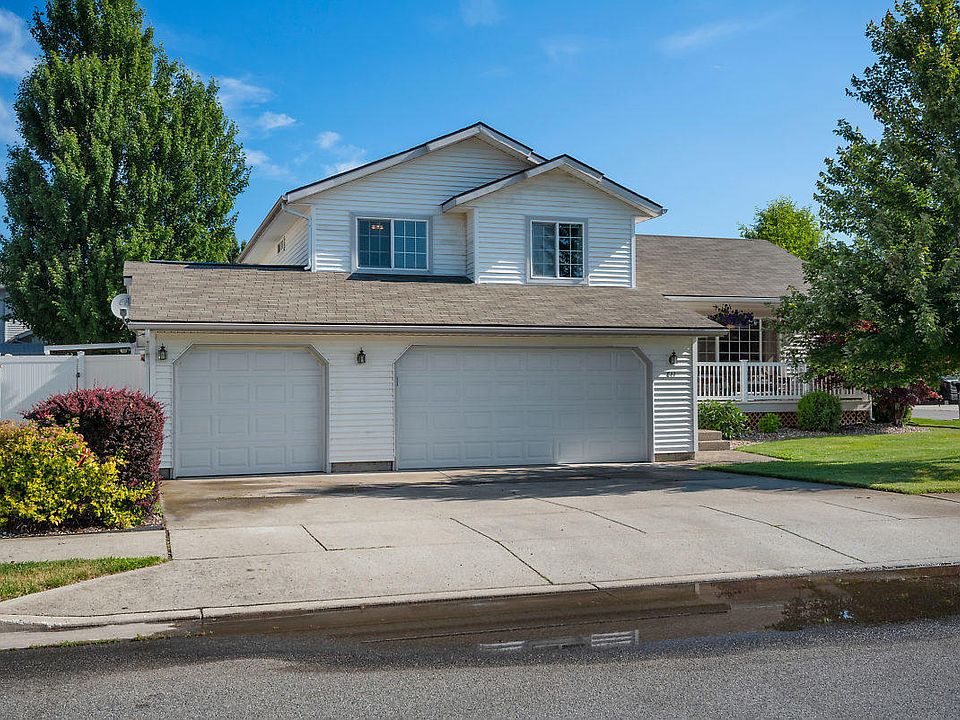 1st image of 811 E Singing Hills Dr