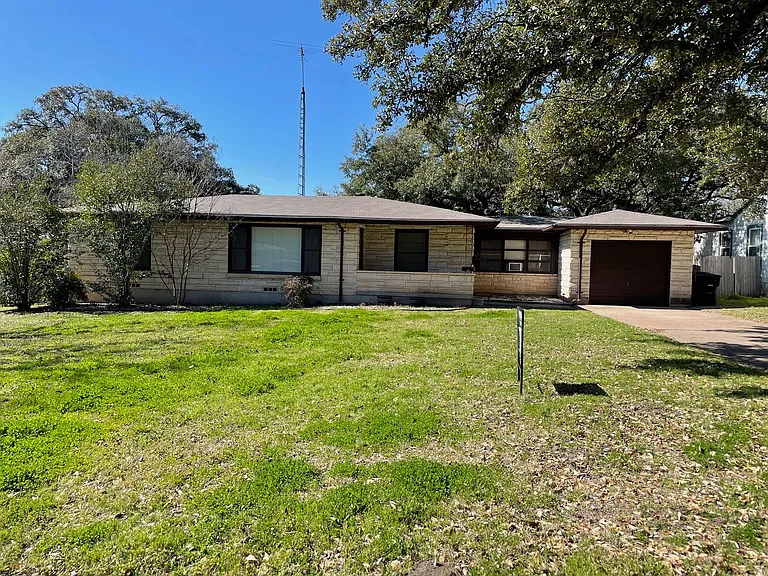 1506 Live Oak Dr — Photo 1