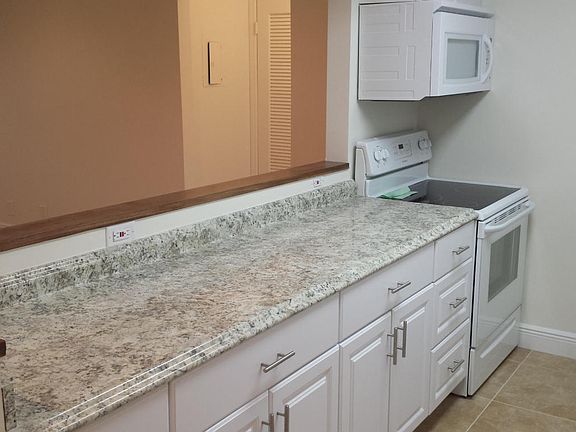 4th image of 118 Yacht Club Dr APT 7