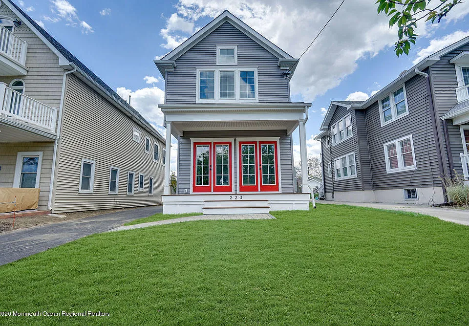 223 16th Ave