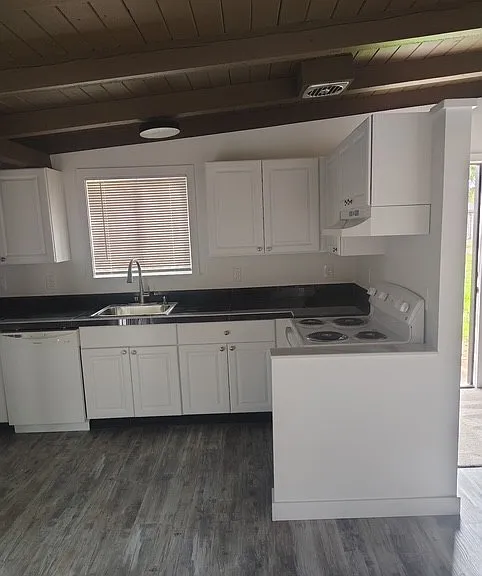 7920 SE Southgate St — Photo 2