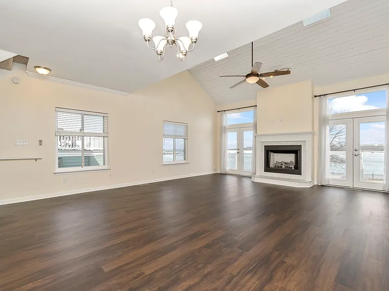 9568 Bay Front Dr — Photo 8