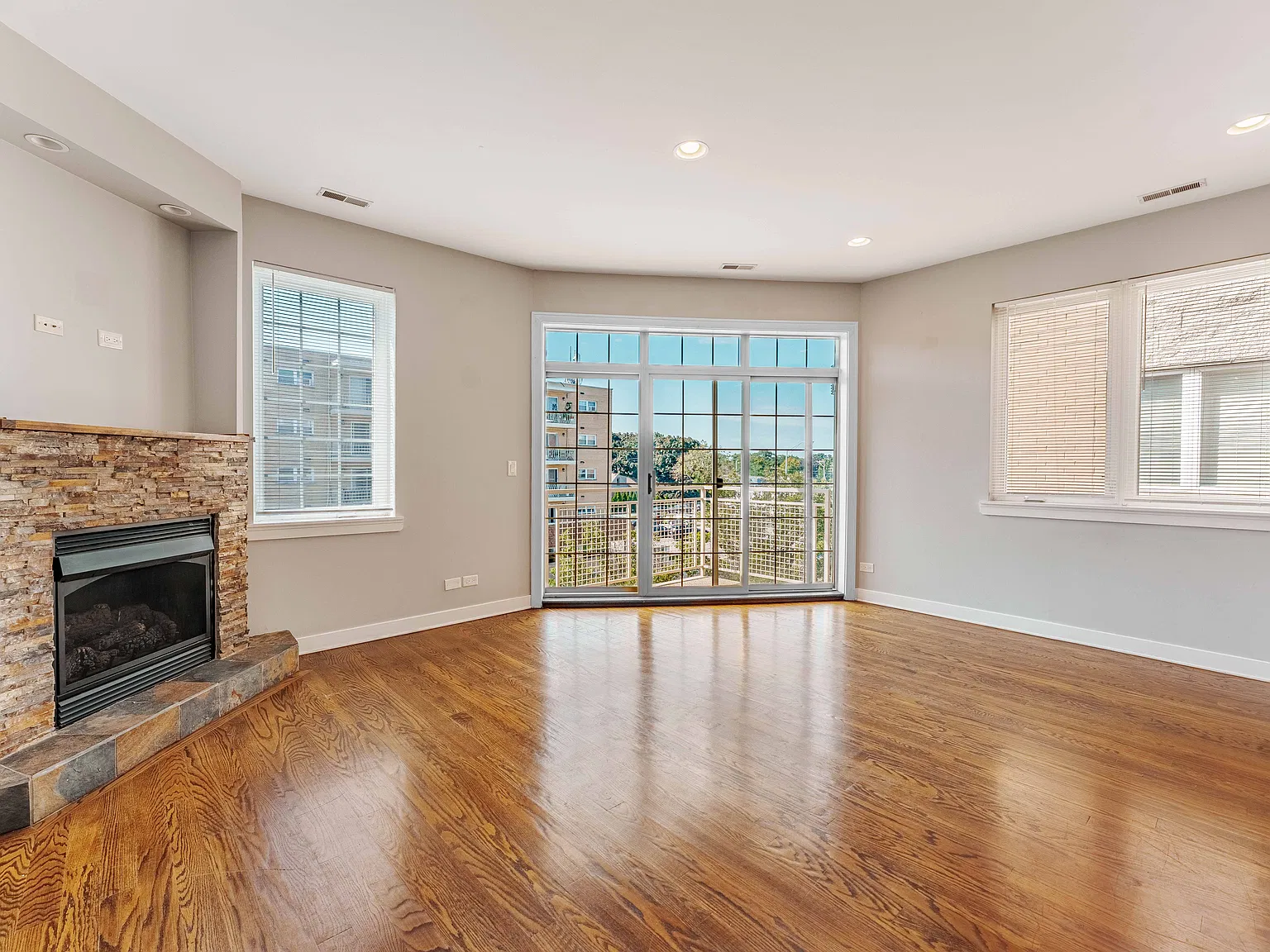 2 bed, 1200 sqft, $2,300 — Photo 3