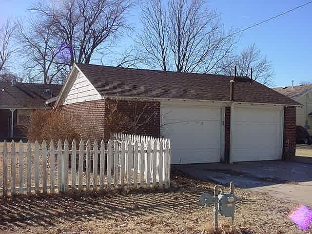 2nd image of 410 W 4th St
