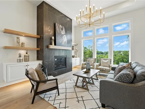 2218 NW Killarney Ln, Lees Summit, MO 64081