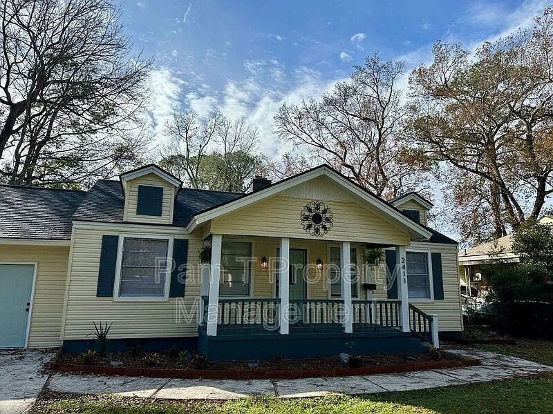 3 bed, 2.0 bath, 2050 sqft, $2,375 — Photo 2