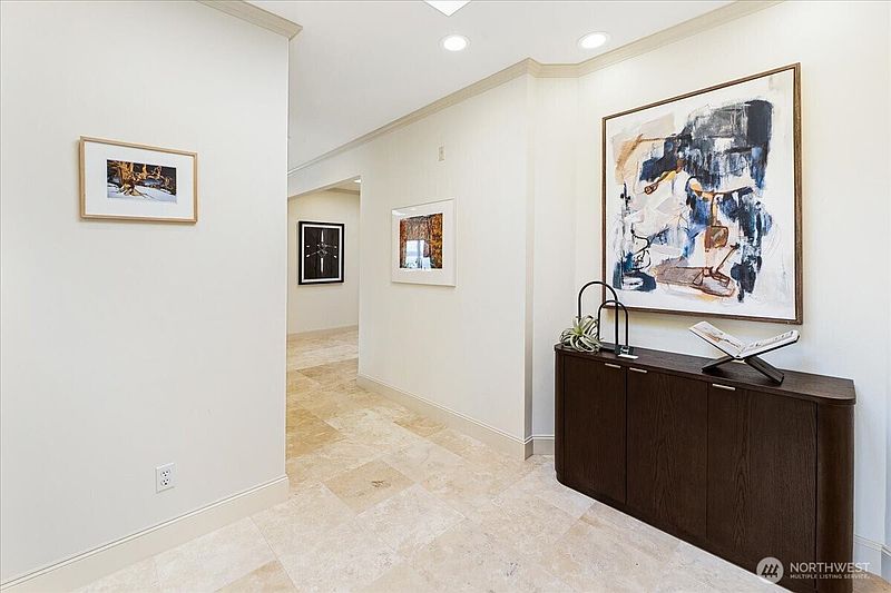 3rd image of 1338 Alki Avenue SW #500