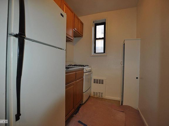 5th image of 180 E 17th St APT 511