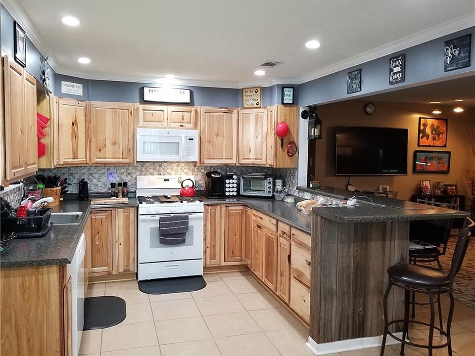 2nd image of 4819 Victoria Dr