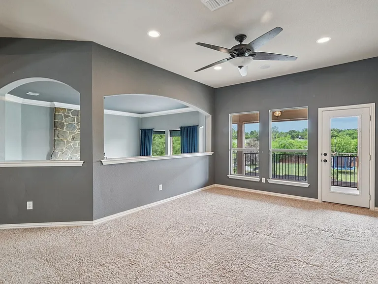 920 Norma Ln — Photo 32