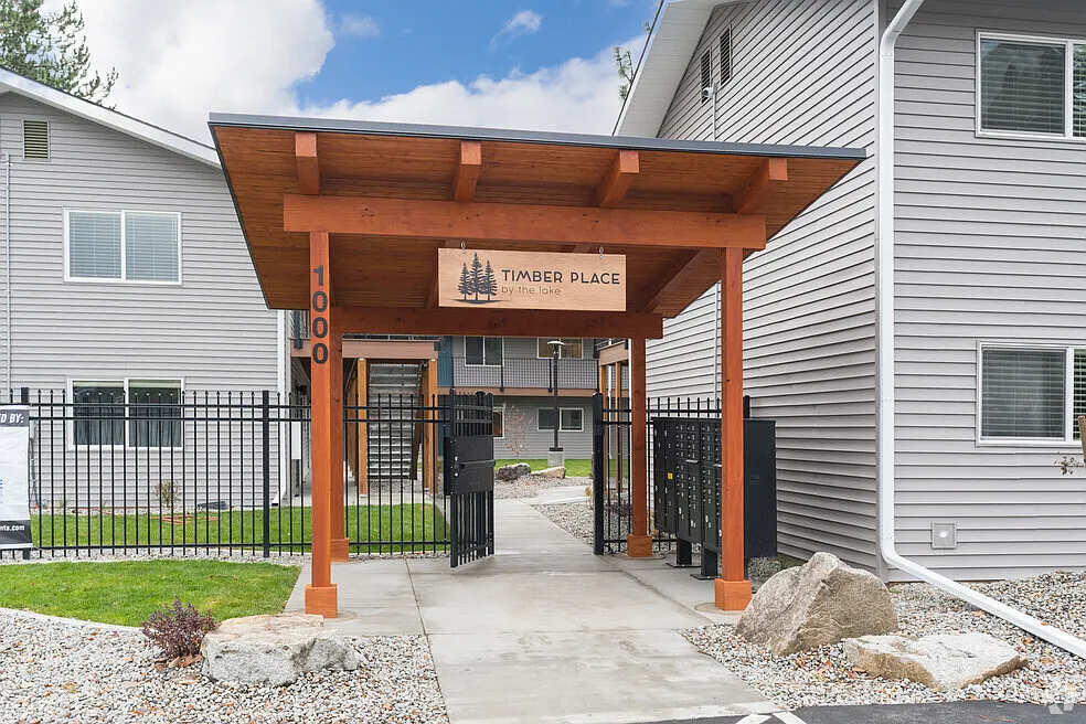 Timber Place by the Lake — Photo 3