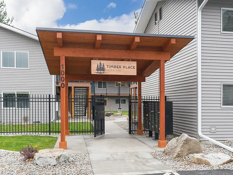 Timber Place by the Lake — Photo 3