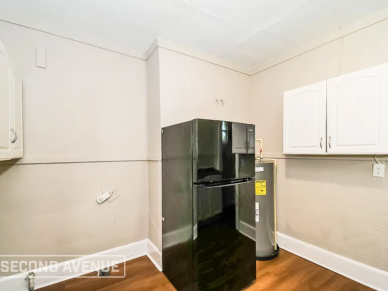 204 W 23rd St — Photo 7
