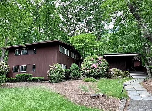 30 Peacock Farm Rd Photo 1