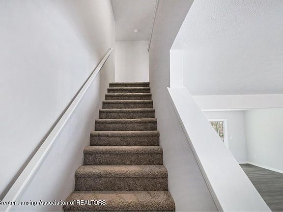 3rd image of 4584 Rose Ct