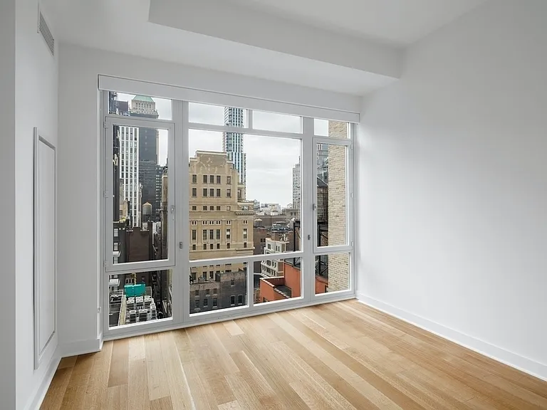 1050 6th Ave #4D — Photo 3
