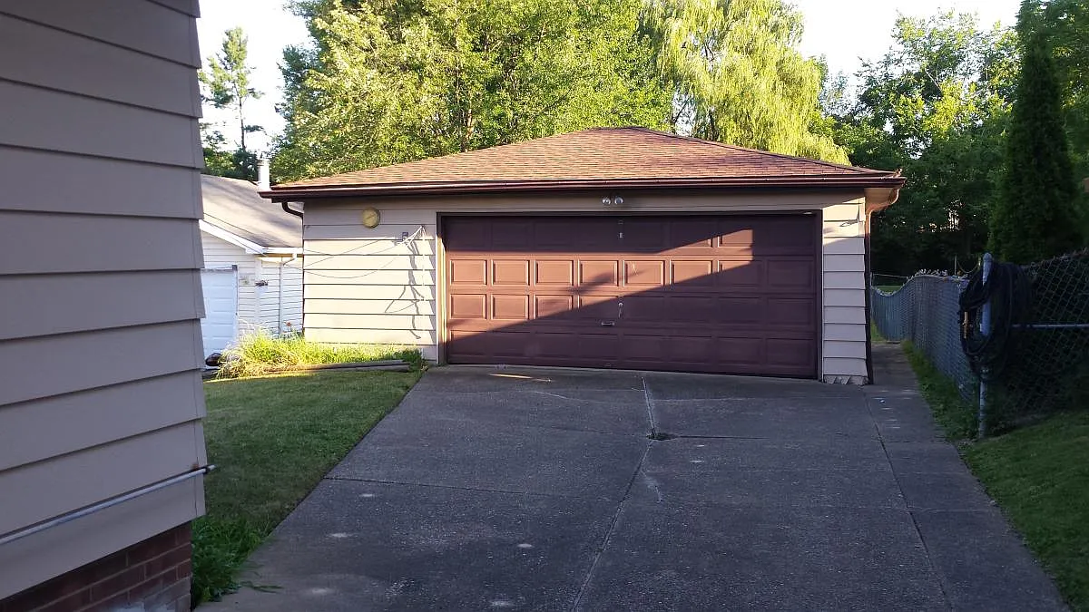 2 1/2 Car Garage - 13612 Wolf Ave